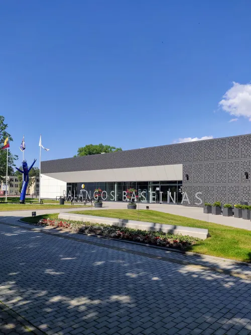 Automatiniai išoriniai defibriliatoriai Palangos baseine iš toli