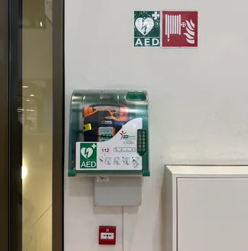 Defibriliacija su AED kritinėje situacijoje