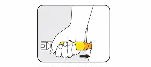 EpiPen oranžinio galo prispaudimas prie išorinės šlaunies 90 laipsnių kampu